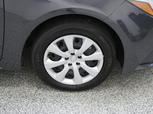 Used 2025 Toyota Corolla LE FWD image 5