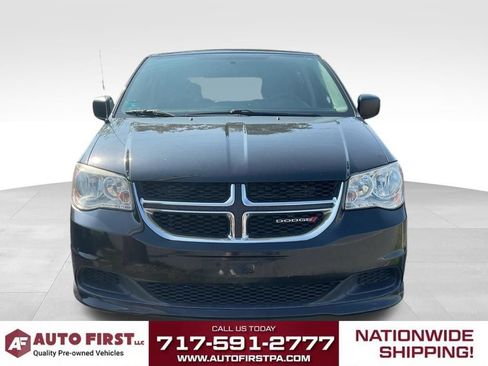 Used 2017 Dodge Grand Caravan SE FWD image 2