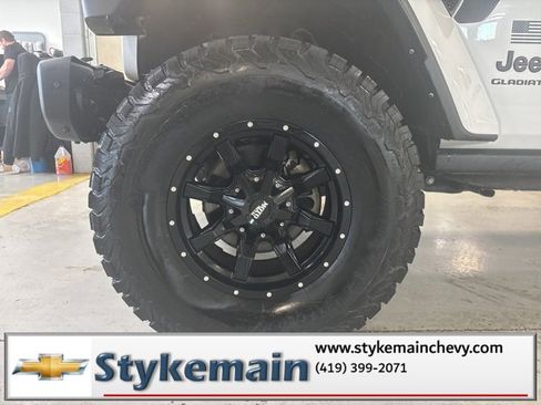 Used 2021 Jeep Gladiator Sport image 9