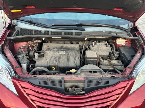 Used 2011 Toyota Sienna CE image 20