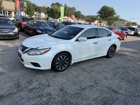 Used 2017 Nissan Altima 2.5 SV FWD image 5