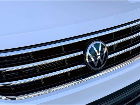Used 2022 Volkswagen Tiguan SE image 30