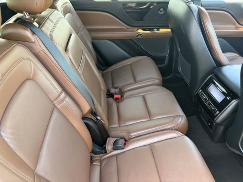 Certified 2022 Lincoln Aviator Reserve AWD/4WD image 13