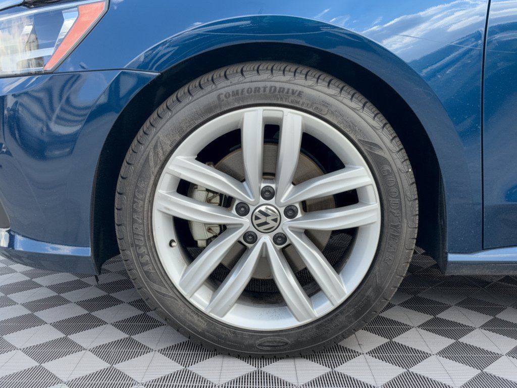 Used 2019 Volkswagen Passat 2.0T Wolfsburg FWD image 13
