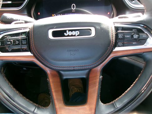 Used 2021 Jeep Grand Cherokee L Summit image 20