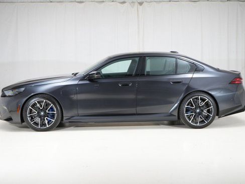 Used 2025 BMW M5 w/ Executive Package image 62