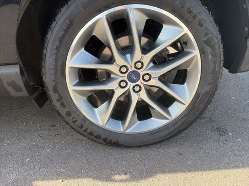 Used 2016 Ford Edge Titanium w/ Equipment Group 302A AWD/4WD image 4