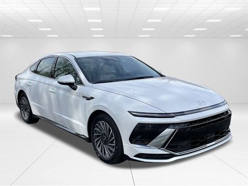 New 2025 Hyundai Sonata SEL image 1