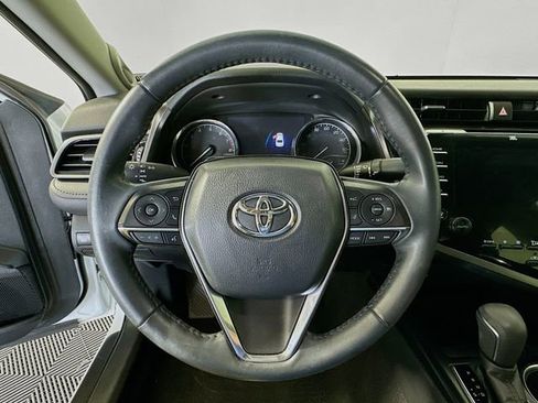 Used 2019 Toyota Camry XLE w/ Navigation Package image 13