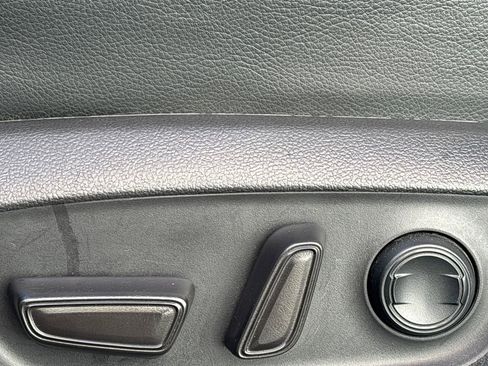 Used 2020 Toyota Camry SE image 9