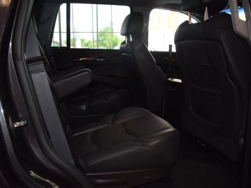 Used 2018 Cadillac Escalade Premium Luxury image 15