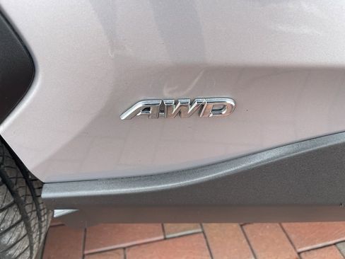 Used 2020 Toyota RAV4 LE image 9