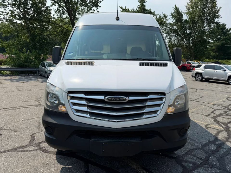 Used 2017 Freightliner Sprinter 2500 RWD image 4