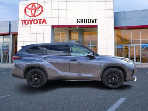 Used 2025 Toyota Highlander XSE AWD/4WD image 7