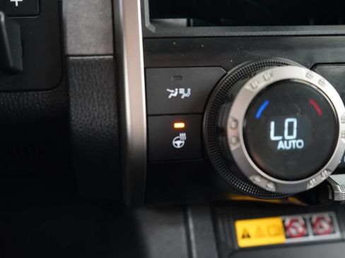 Used 2025 Toyota 4Runner Trailhunter AWD/4WD image 38