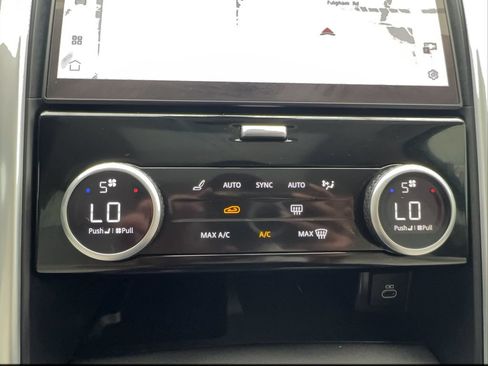 Used 2025 Land Rover Discovery S AWD/4WD image 27