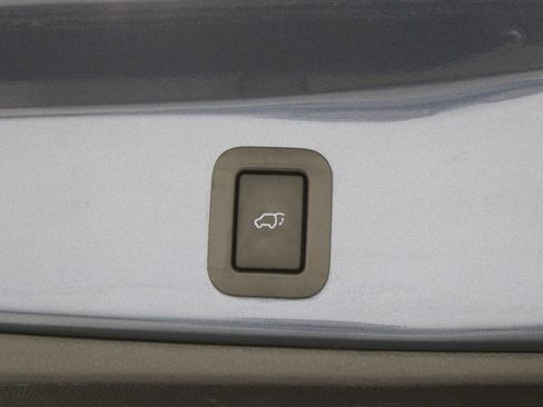 Used 2018 Toyota Highlander XLE AWD/4WD image 20