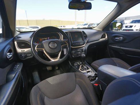 Used 2016 Jeep Cherokee Latitude w/ Safety/Convenience Group AWD/4WD image 11