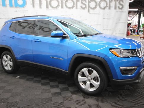 Used 2019 Jeep Compass Latitude w/ Cold Weather Group AWD/4WD image 9