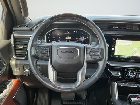 Used 2022 GMC Sierra 1500 Denali Ultimate AWD/4WD image 9