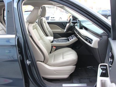 Used 2022 Lincoln Aviator Reserve image 29