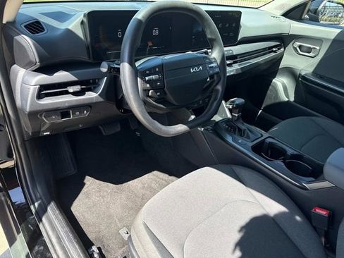 Used 2025 Kia K4 LXS FWD image 24