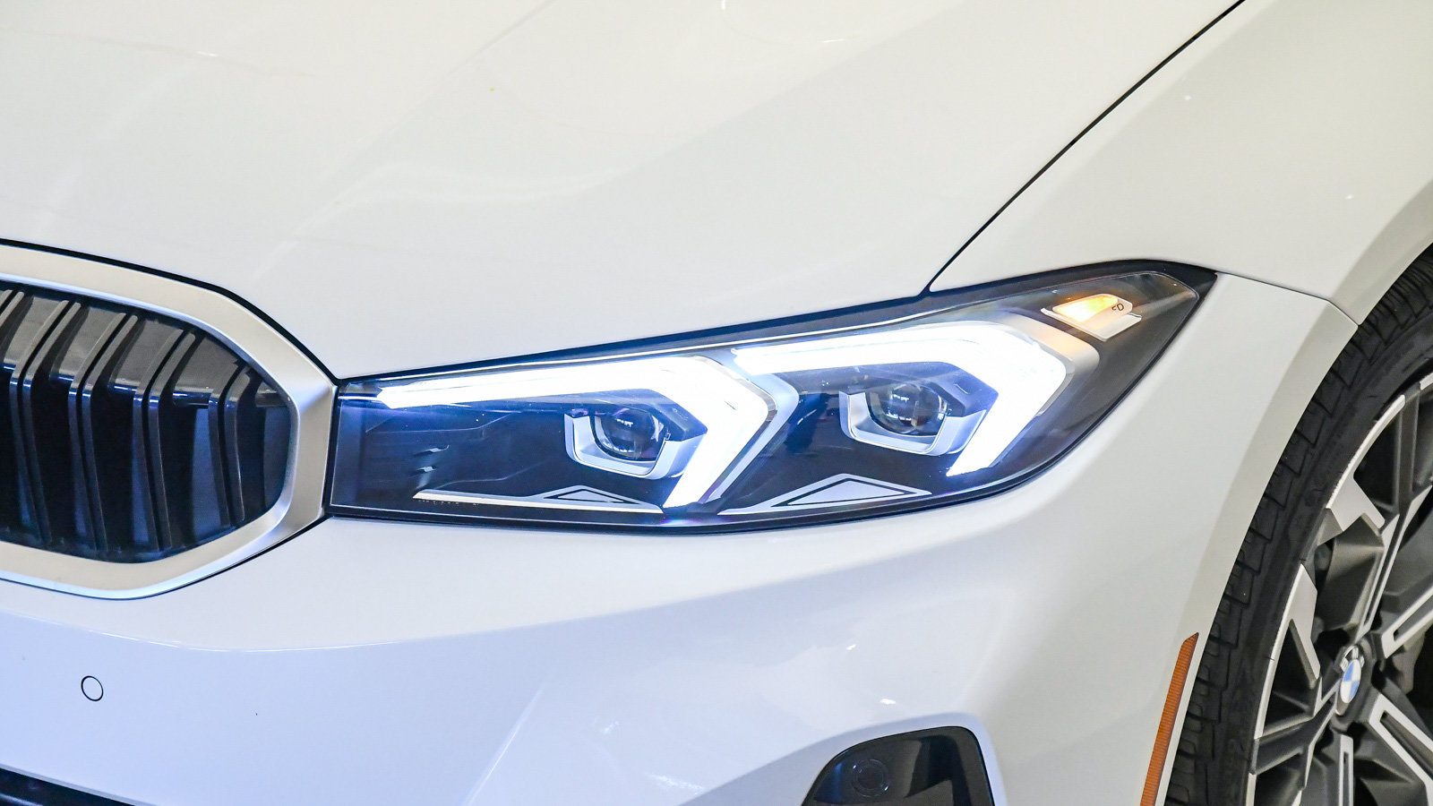 Used 2026 BMW 330i Sedan w/ Premium Package RWD image 9