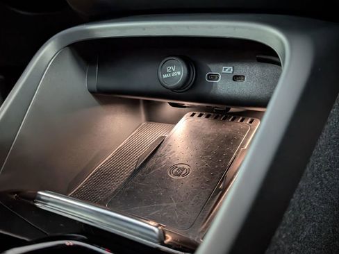 Certified 2023 Volvo XC40 Recharge Ultimate image 33