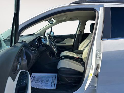 Used 2022 Buick Encore Preferred image 9