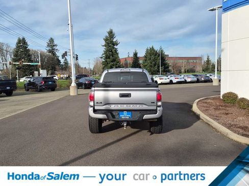 Used 2020 Toyota Tacoma TRD Off-Road image 5
