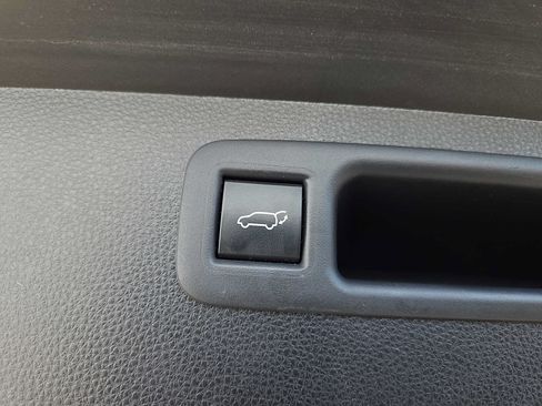 Used 2021 Toyota Highlander LE AWD/4WD image 28