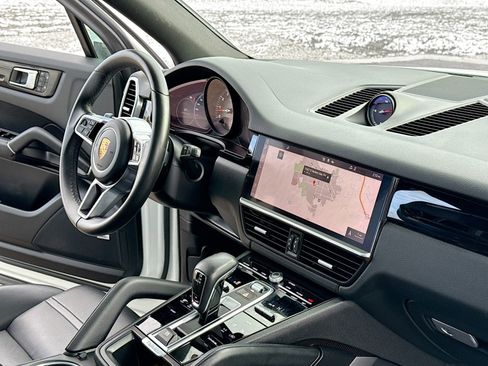 Used 2020 Porsche Cayenne image 5