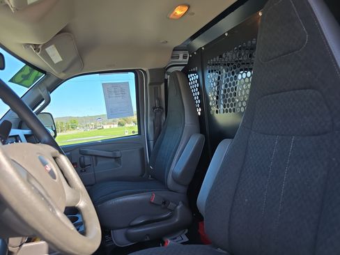 Used 2023 GMC Savana 2500 Work Van w/ Driver Convenience Package image 12