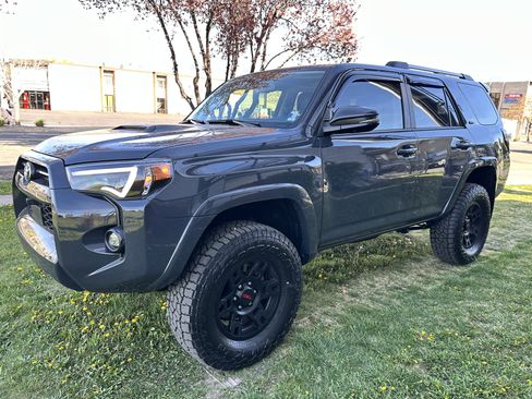 Used 2024 Toyota 4Runner SR5 Premium w/ Moonroof Package image 11