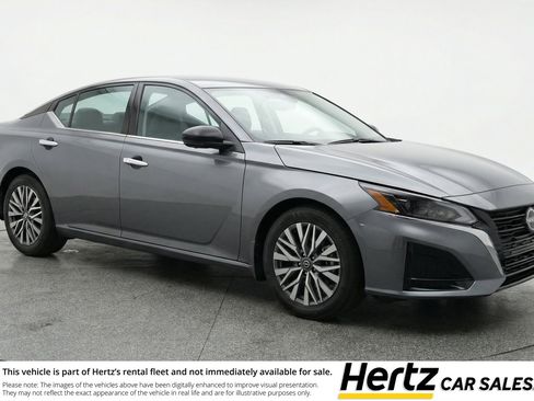 Used 2025 Nissan Altima 2.5 SV FWD image 1