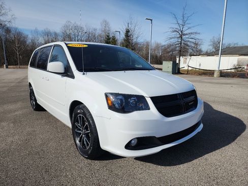 Used 2016 Dodge Grand Caravan SXT image 10