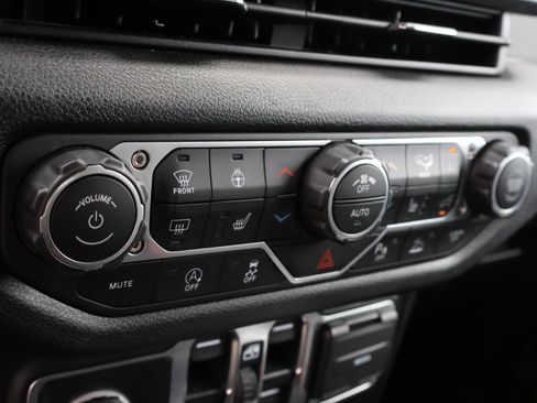 Used 2025 Jeep Wrangler Unlimited Sport AWD/4WD image 30