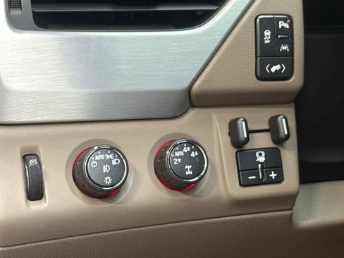 Used 2016 GMC Yukon SLT w/ Open Road Package AWD/4WD image 27