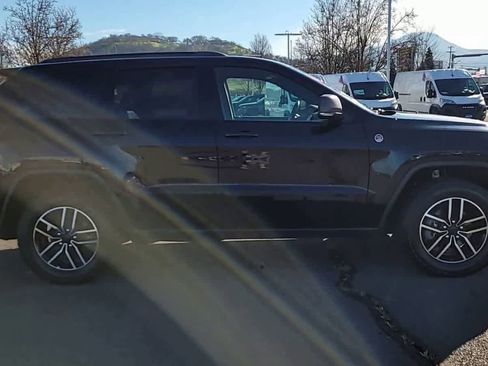 Used 2020 Jeep Grand Cherokee Trailhawk image 9