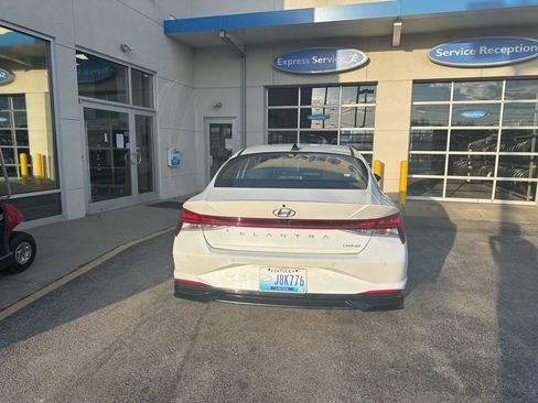 Used 2022 Hyundai Elantra Limited image 4