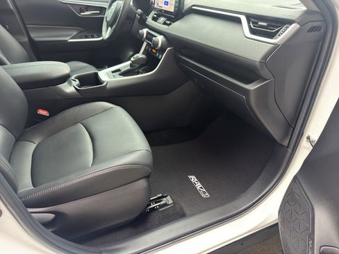 Used 2023 Toyota RAV4 XLE Premium image 20