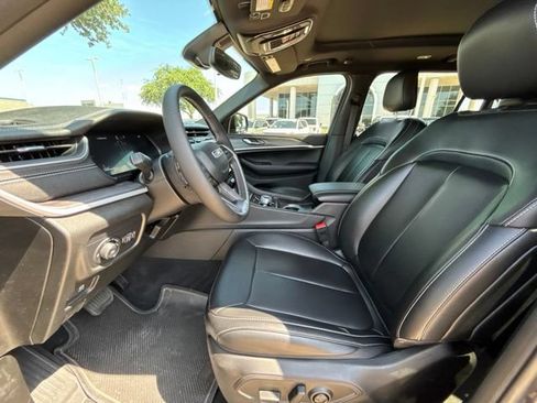 Certified 2024 Jeep Grand Cherokee L Limited w/ Black Appearance Package AWD/4WD image 10