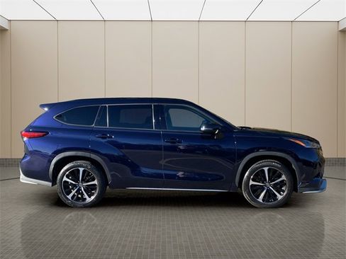 Used 2022 Toyota Highlander XSE image 6