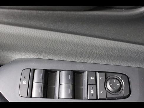 Used 2025 Toyota Prius LE FWD image 17