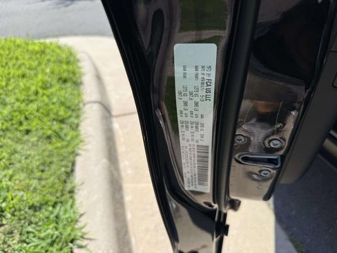 Used 2019 Jeep Cherokee Limited AWD/4WD image 36