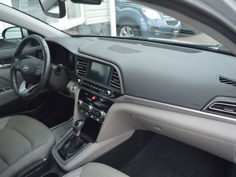 Used 2019 Hyundai Elantra Limited FWD image 29