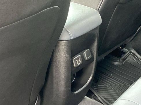 Used 2019 Chevrolet Colorado Z71 AWD/4WD image 16