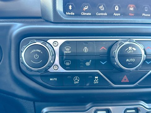 Used 2021 Jeep Wrangler Unlimited Sport image 29