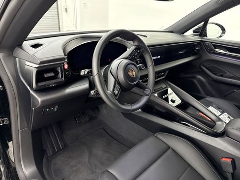 Used 2024 Porsche Macan 4 Electric image 4