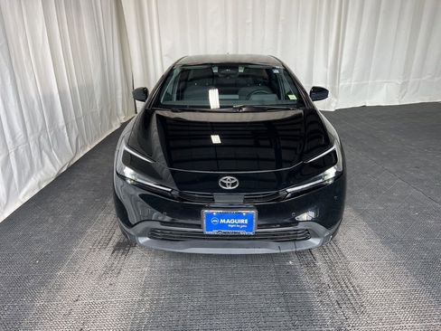 Used 2025 Toyota Prius LE image 30